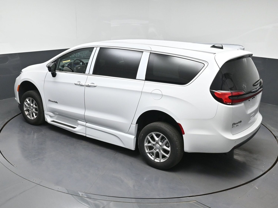 New 2026 Chrysler Pacifica Select Safety - BraunAbility Side Entry Fold Out Automatic Ramp