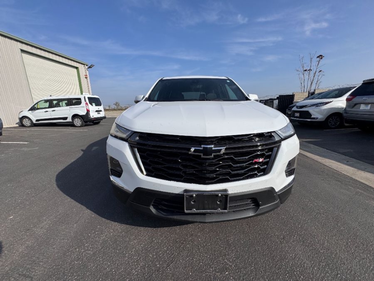 White Chevrolet Traverse image number 4