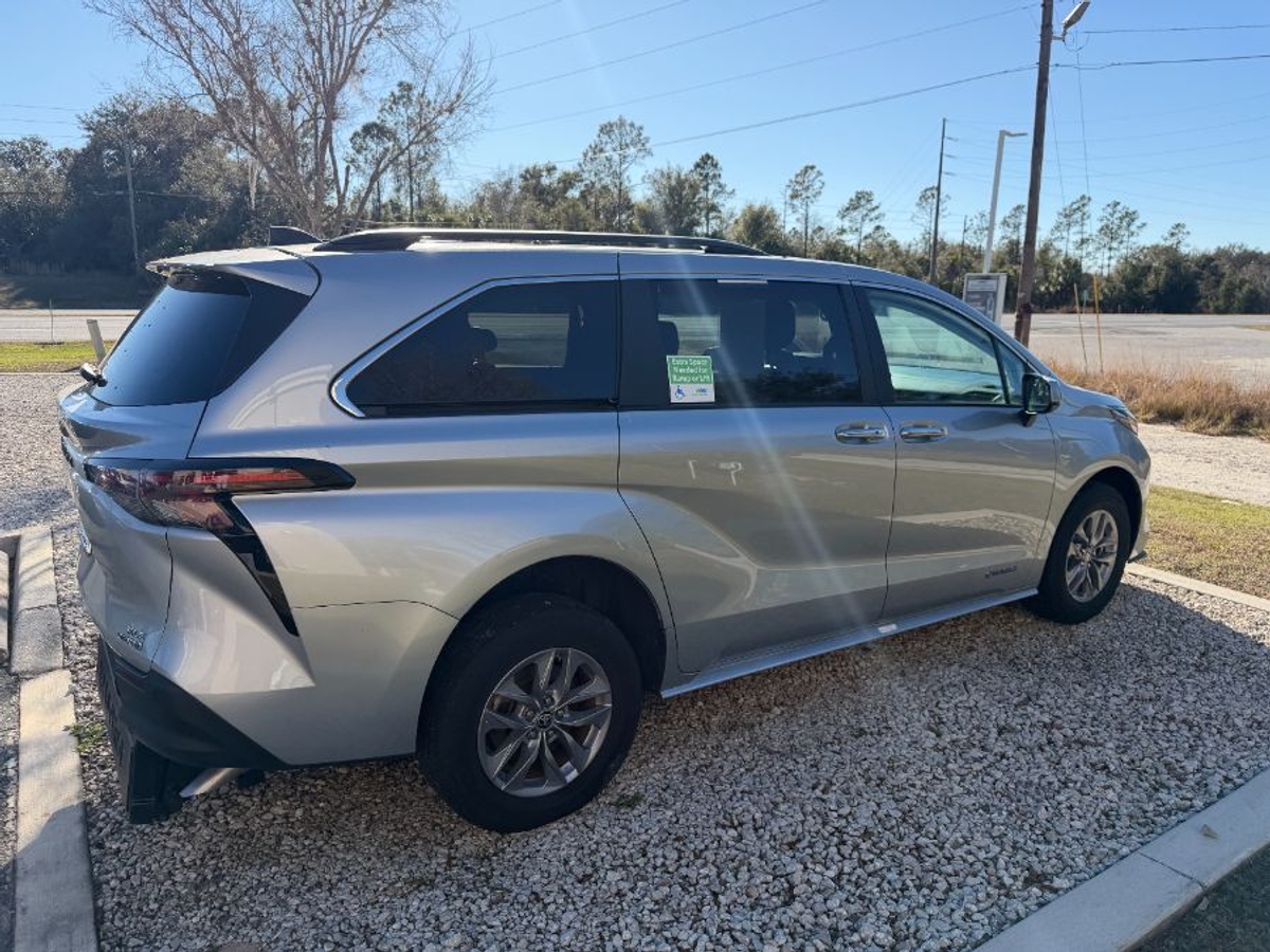 2024 TOYOTA SIENNA - Image 2