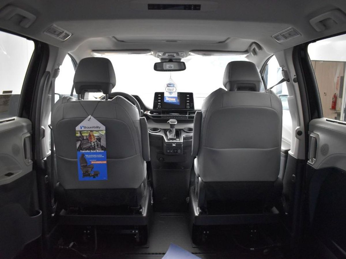 Black Toyota Sienna image number 8
