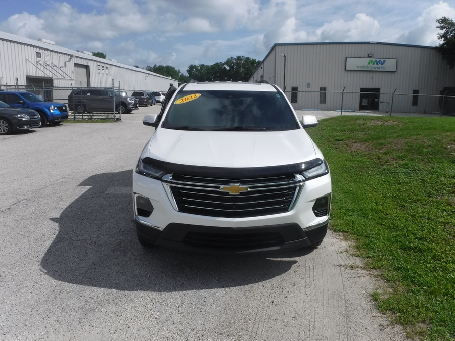 White Chevrolet Traverse image number 3