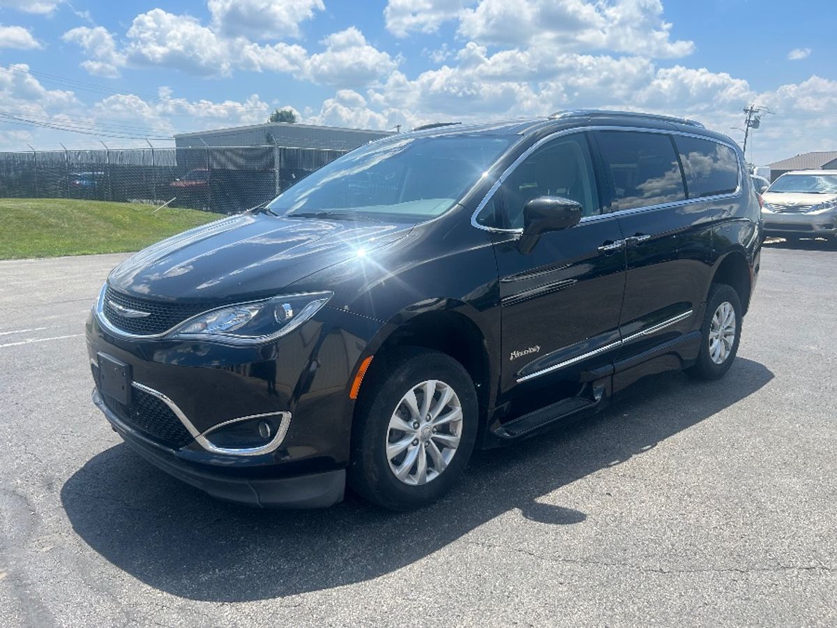 2018 CHRYSLER PACIFICA - Image 2