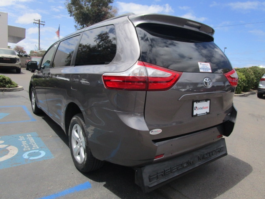 Used 2015 Toyota Sienna LE - FRE Rear Entry Entry Fold Out Manual Ramp