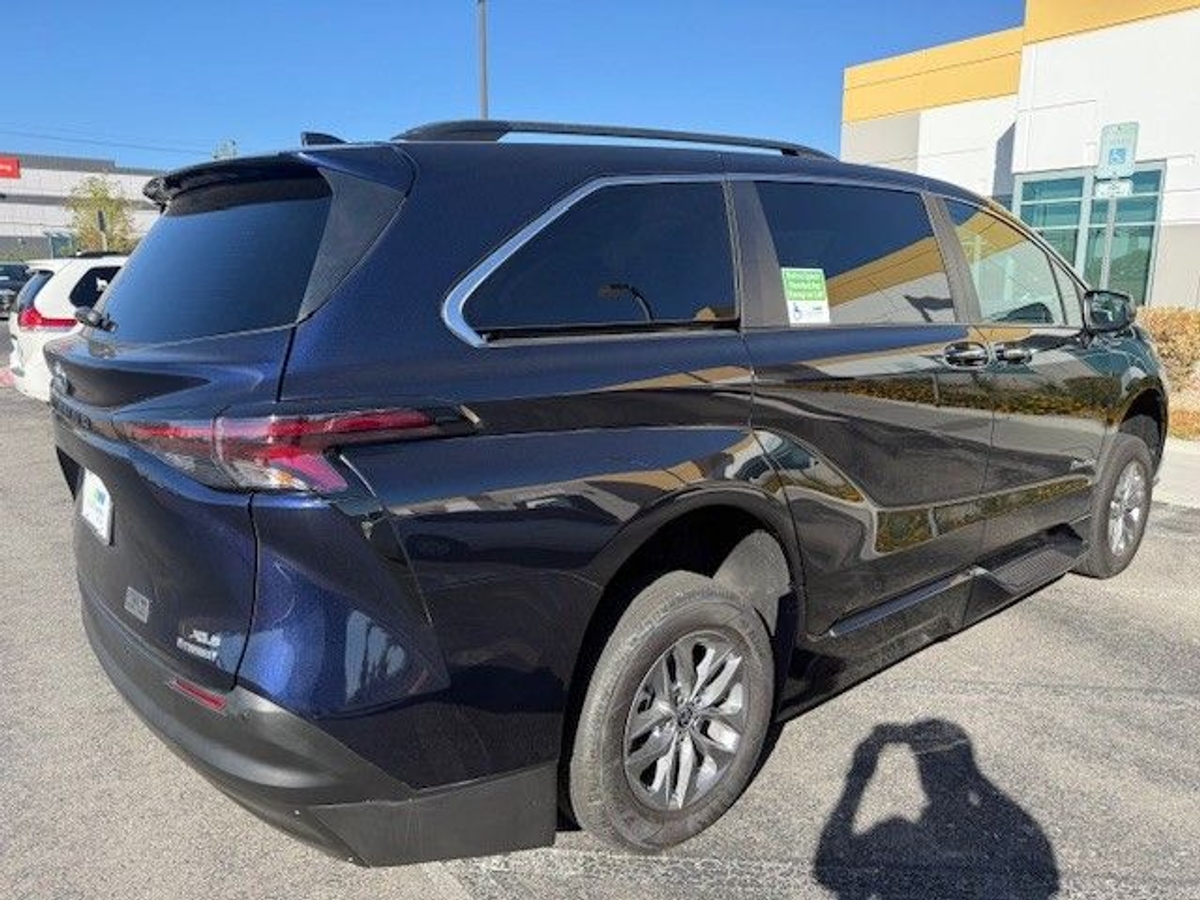 2024 TOYOTA SIENNA - Image 13