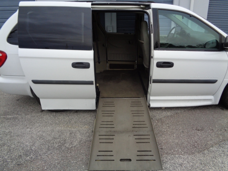 Used 2005 Dodge Grand Caravan SE - BraunAbility Side Entry Entry Fold Out Automatic Ramp