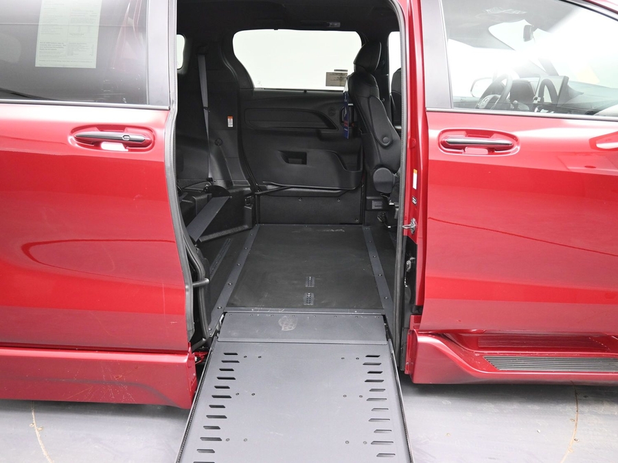 New 2026 Toyota Sienna Hybrid XSE Sport - BraunAbility Side Entry Entry In Floor Automatic Ramp