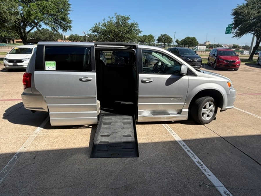 2012 Dodge Grand Caravan SXT's photo