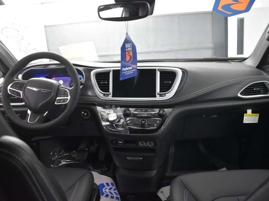 New 2025 Chrysler Pacifica Select Safety - BraunAbility Side Entry Entry Fold Out Automatic Ramp