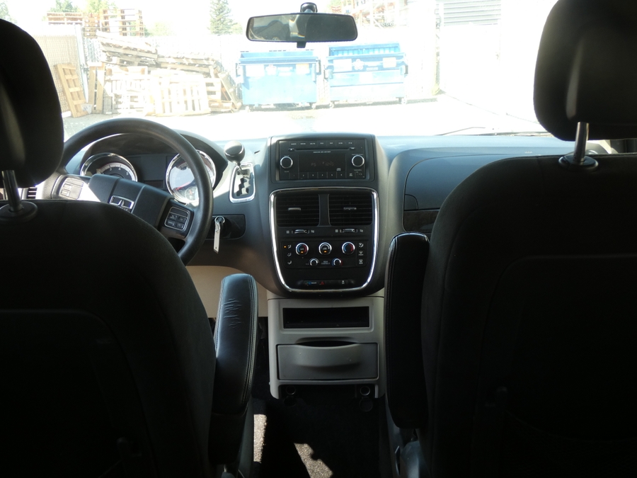2016 Dodge Grand Caravan SE - Photo 12