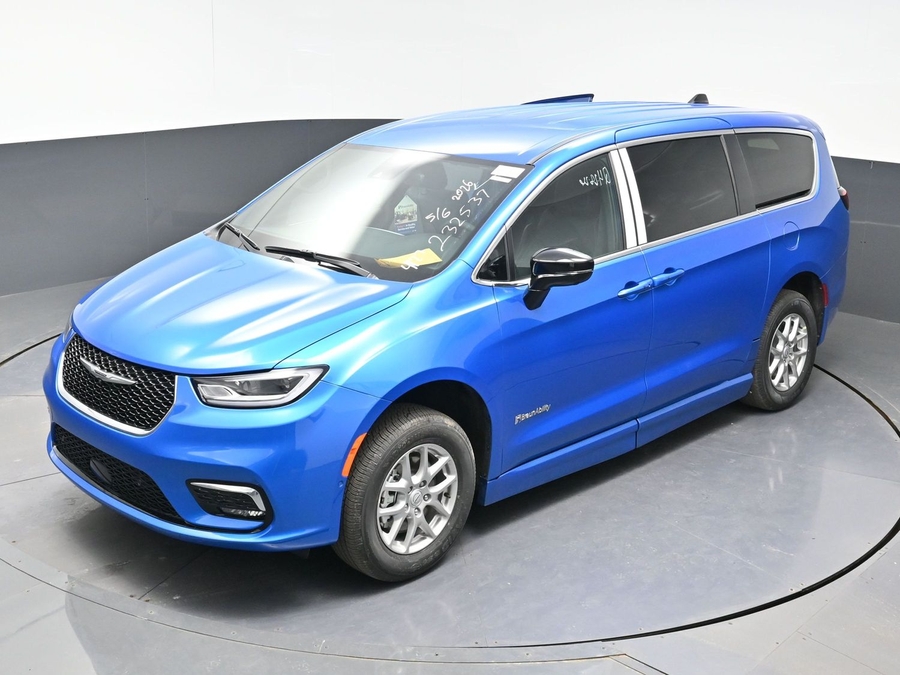 Blue Chrysler Pacifica image number 20