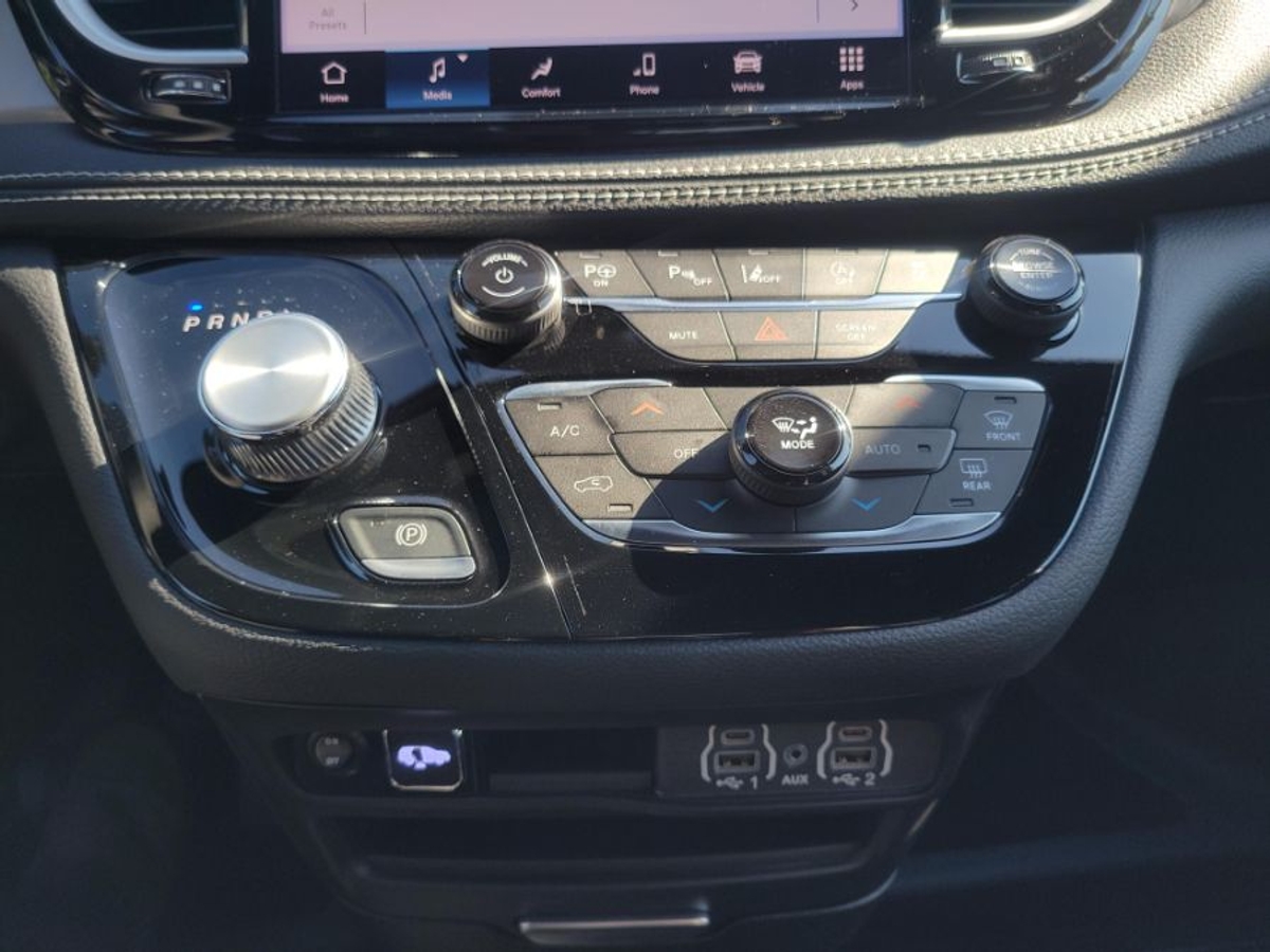 2025 CHRYSLER PACIFICA - Image 19