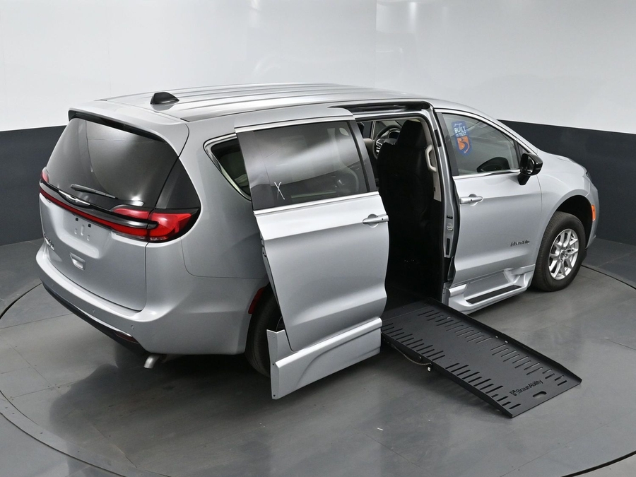 Used 2024 Chrysler Pacifica Touring L - BraunAbility Side Entry Entry Fold Out Automatic Ramp
