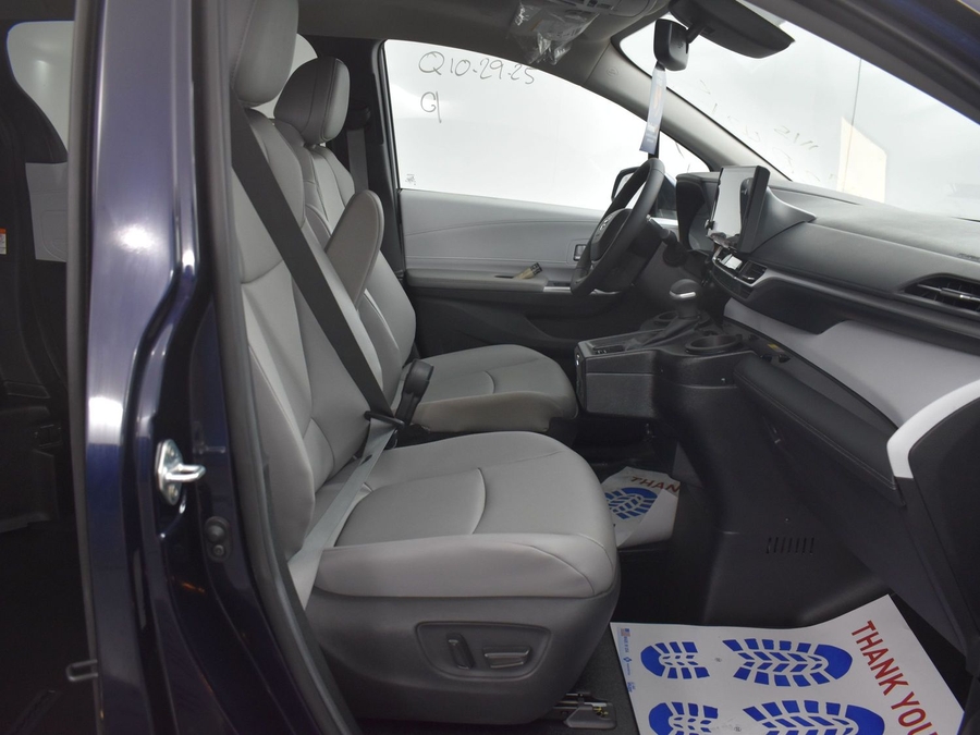 New 2025 Toyota Sienna Hybrid XLE Base - BraunAbility Side Entry Entry Fold Out Automatic Ramp