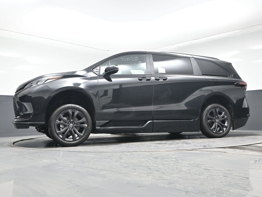 New 2025 Toyota Sienna Hybrid XSE Sport - BraunAbility Side Entry Entry Fold Out Automatic Ramp