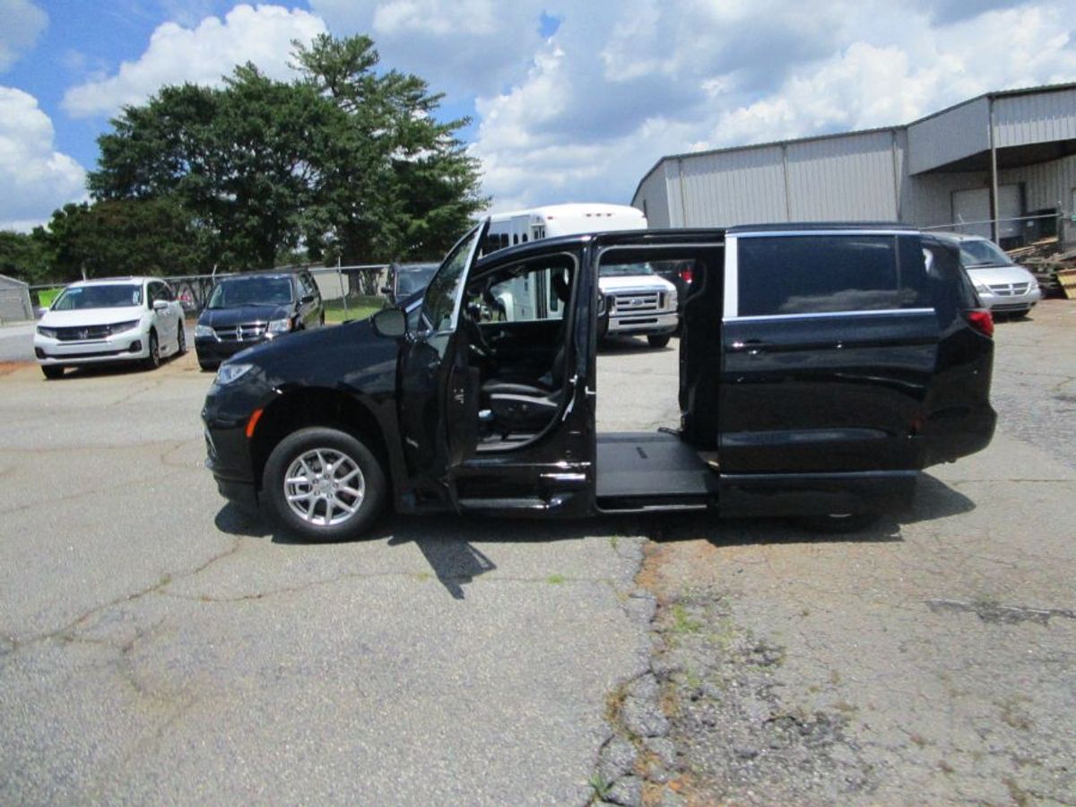 2025 CHRYSLER PACIFICA - Image 5