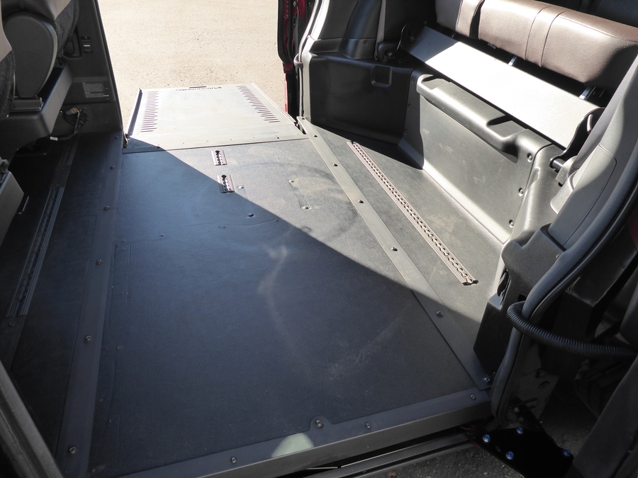 Used 2024 Toyota Sienna Hybrid Platinum - BraunAbility Side Entry In Floor Automatic Ramp