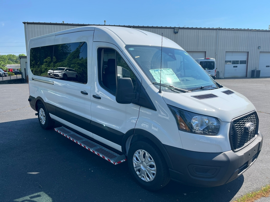 White Ford T350 image number 1