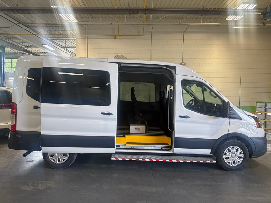White Ford T350 image number 5
