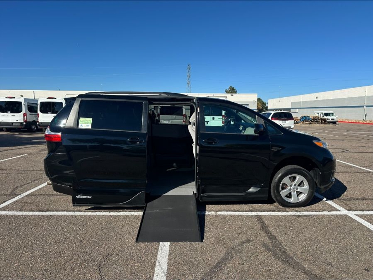 2015 Toyota Sienna LE