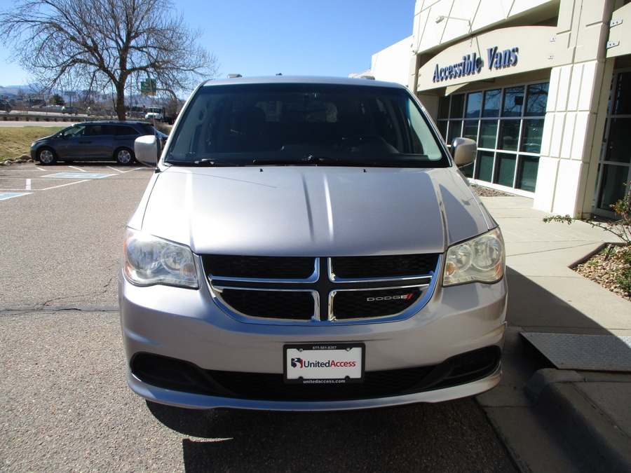 Used 2014 Dodge Grand Caravan SXT - BraunAbility Side Entry Entry Fold Out Automatic Ramp