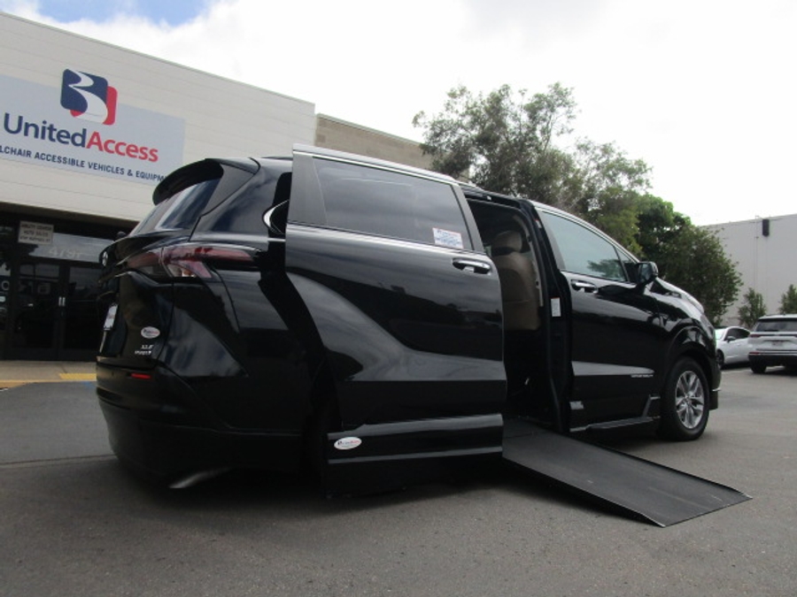Used 2024 Toyota Sienna Hybrid XLE Base - VMI Side Entry Entry In Floor Automatic Ramp