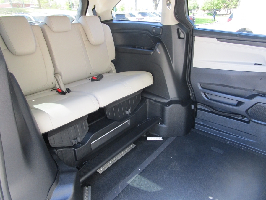 Blue Honda Odyssey image number 6