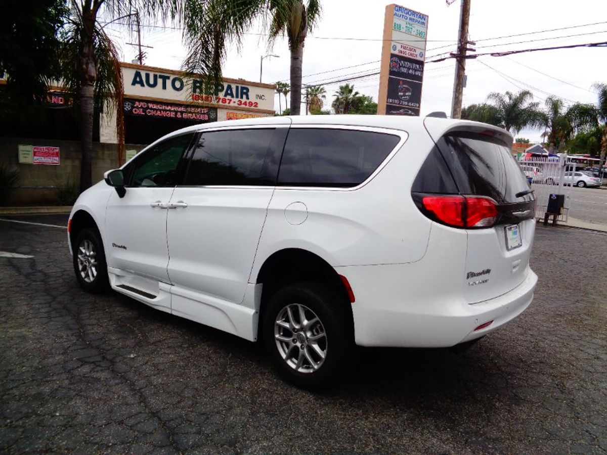 2023 CHRYSLER VOYAGER - Image 6