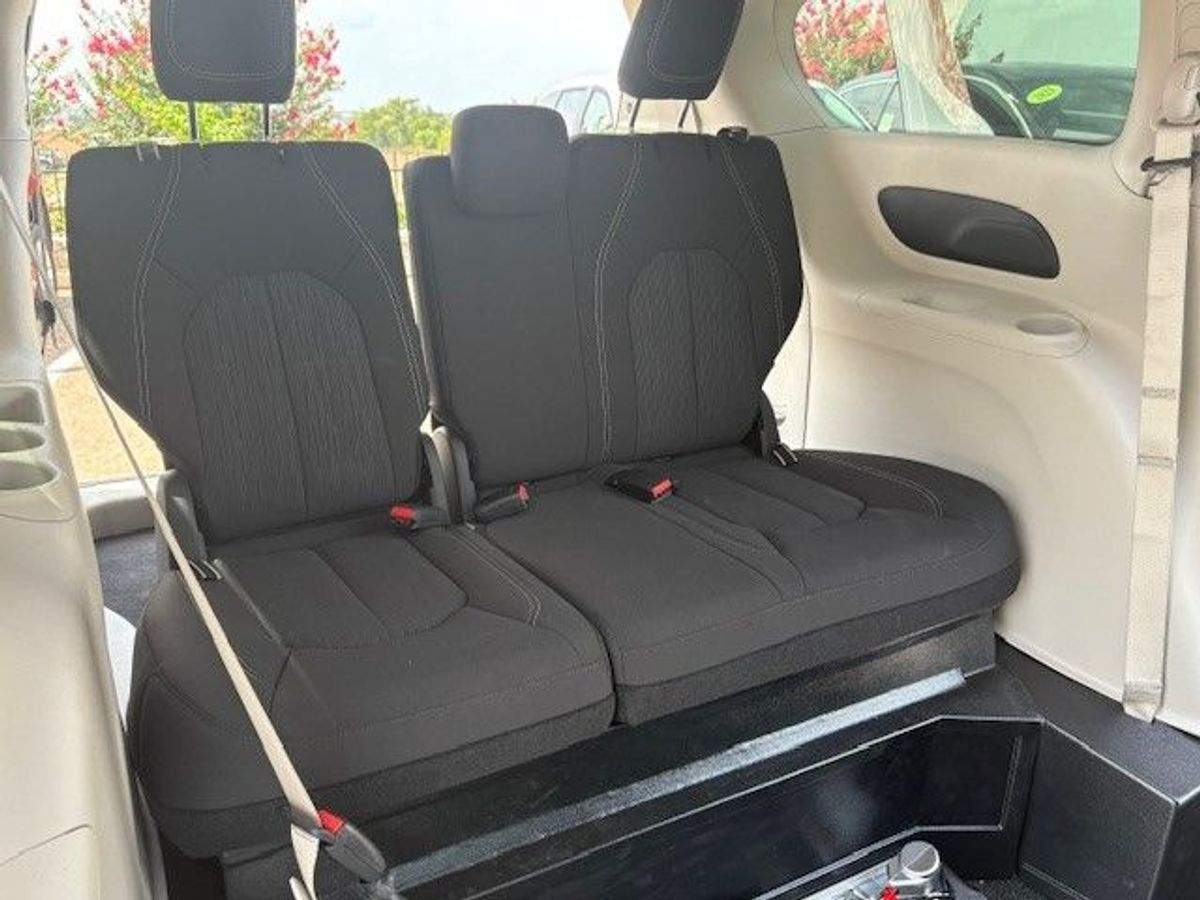 2024 CHRYSLER VOYAGER - Image 9