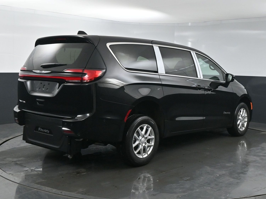 New 2025 Chrysler Pacifica Select Safety - BraunAbility Rear Entry Entry Fold Out Manual Ramp