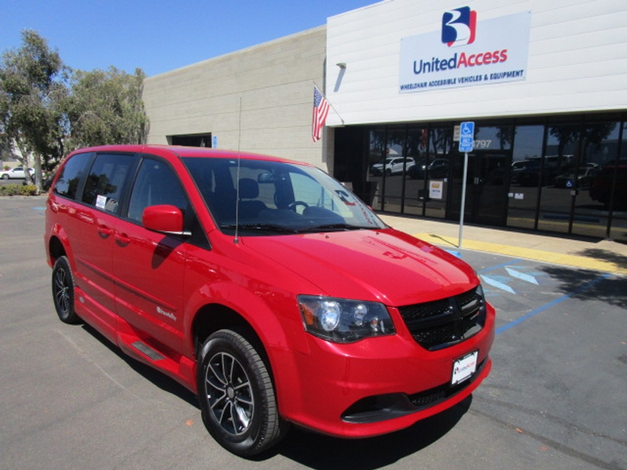 Used 2015 Dodge Grand Caravan SE - BraunAbility Side Entry Entry Fold Out Automatic Ramp