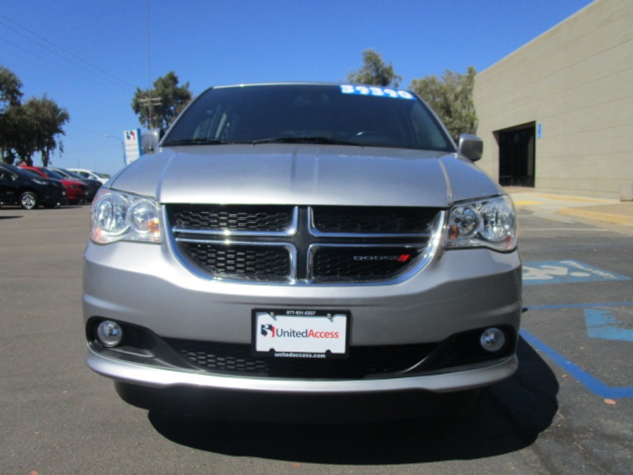 Used 2019 Dodge Grand Caravan SXT - Revability Side Entry Entry Fold Out Automatic Ramp