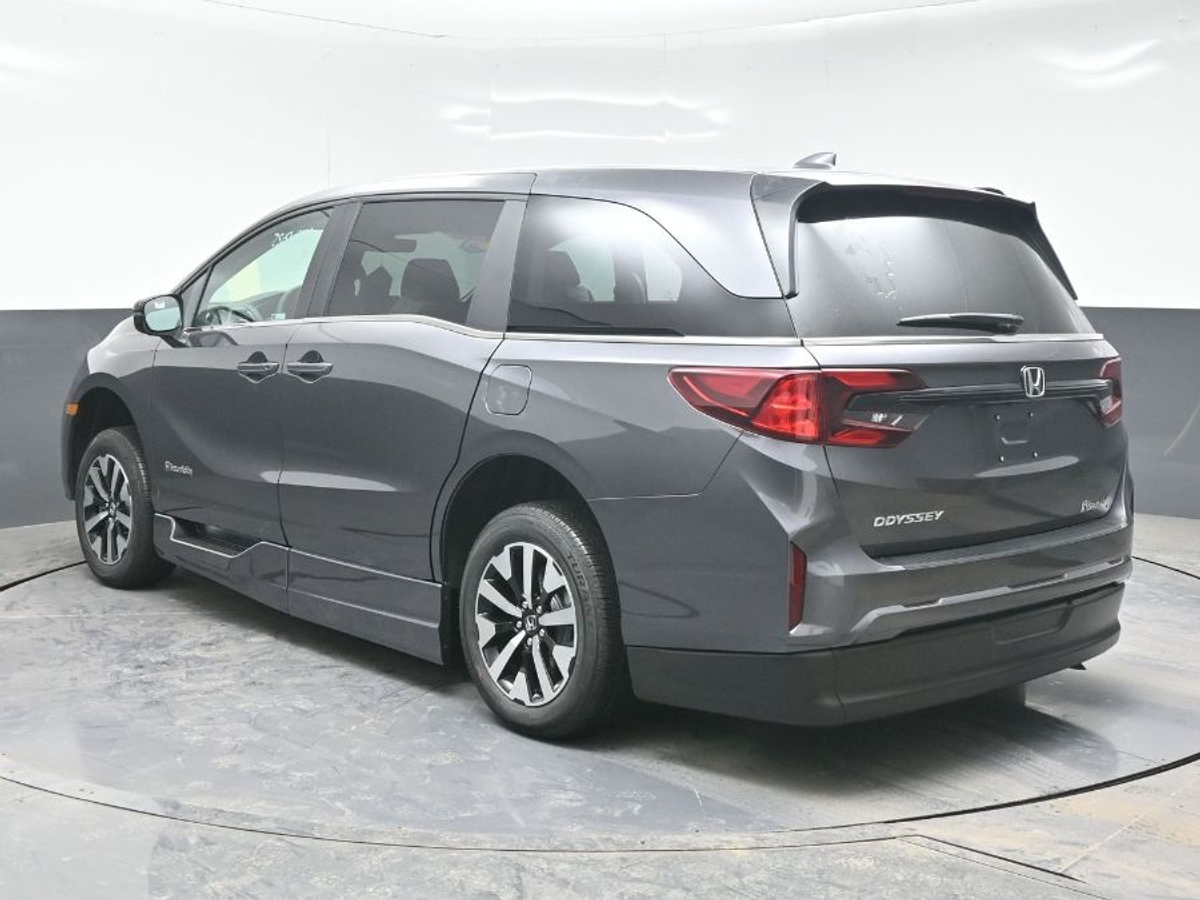 Grey Honda Odyssey image number 5