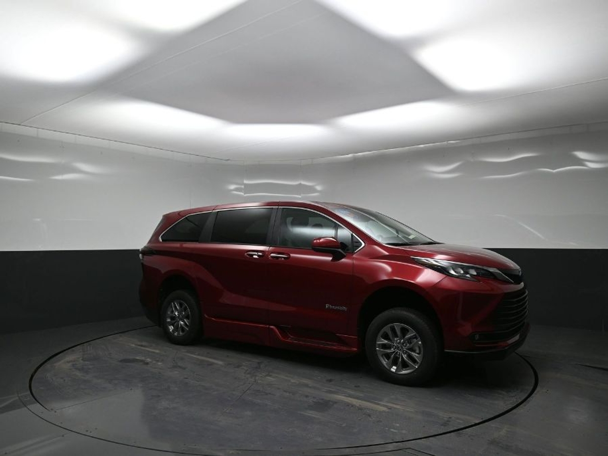 2025 TOYOTA SIENNA - Image 18