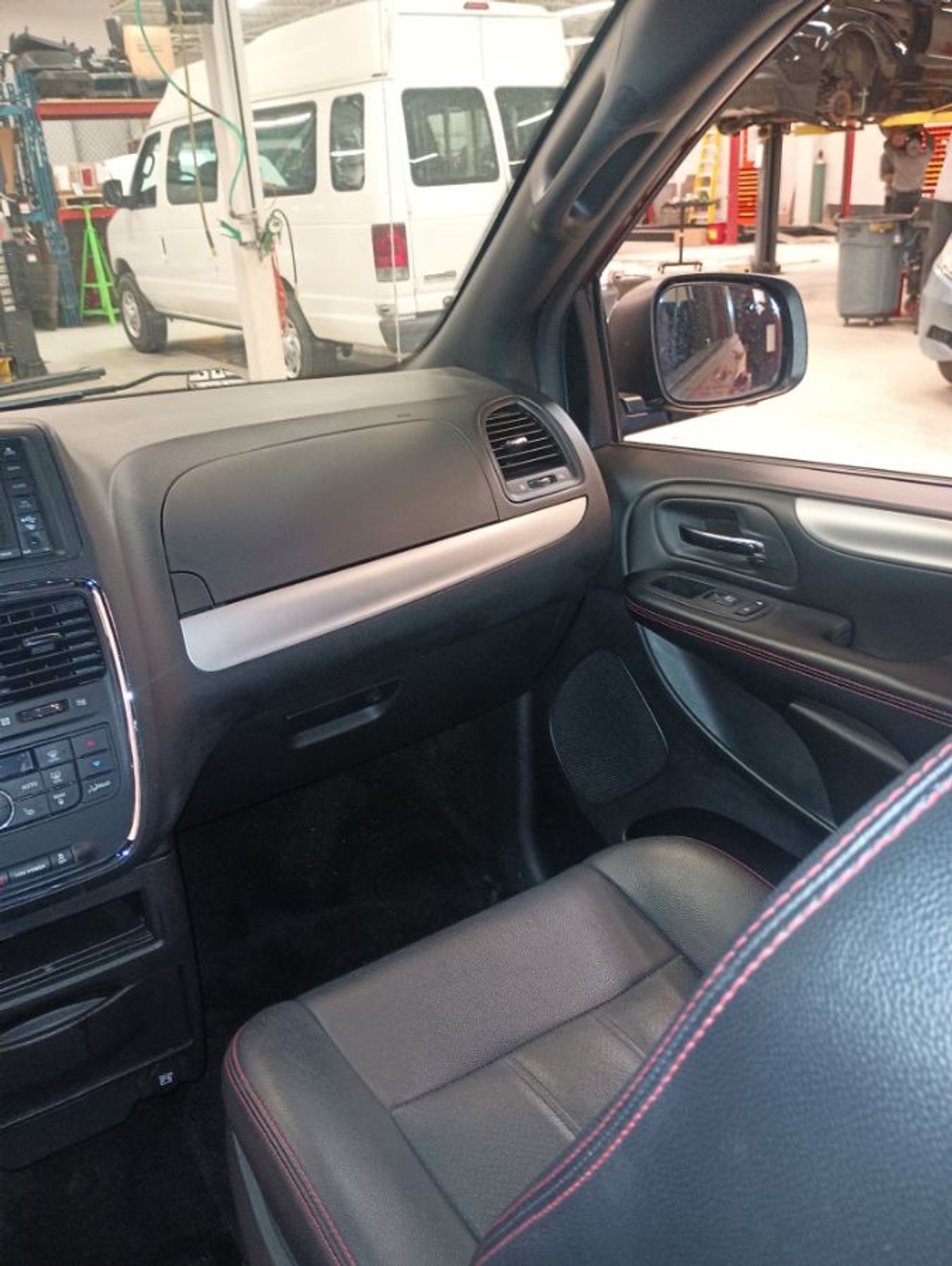 2019 DODGE GRAND CARAVAN - Image 4