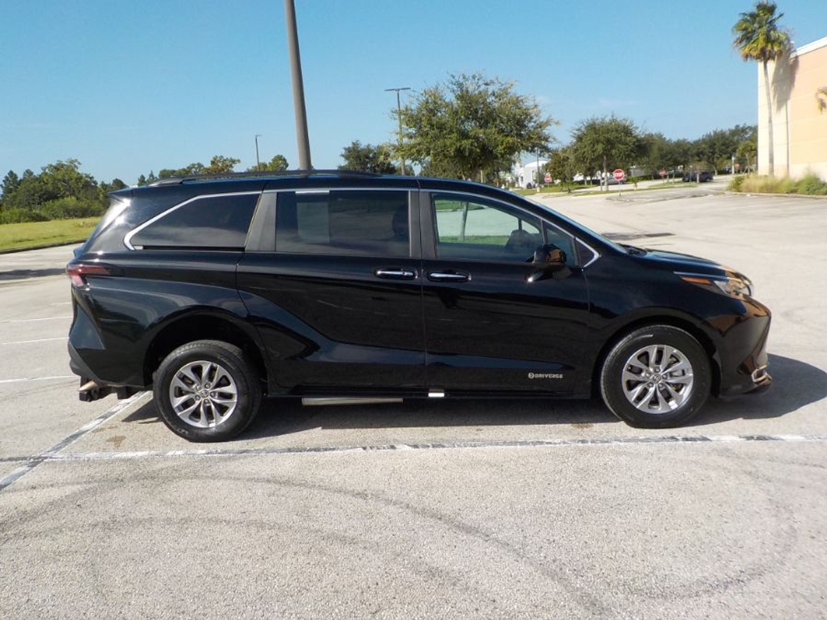 2024 TOYOTA SIENNA - Image 6