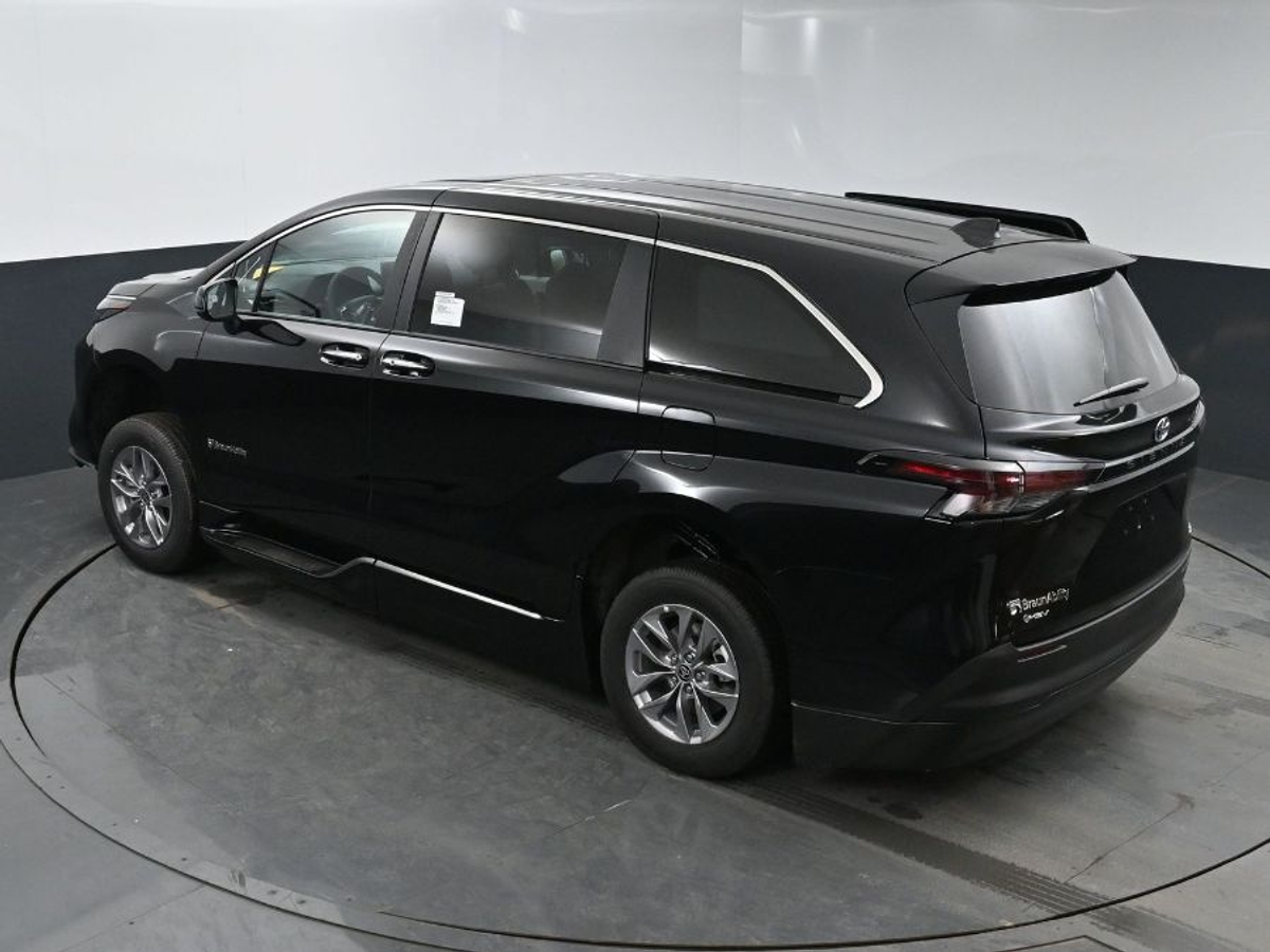 2025 TOYOTA SIENNA - Image 25