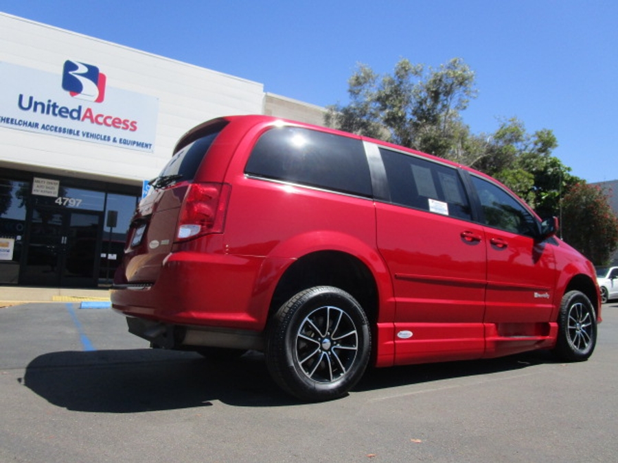 Used 2015 Dodge Grand Caravan SE - BraunAbility Side Entry Entry Fold Out Automatic Ramp