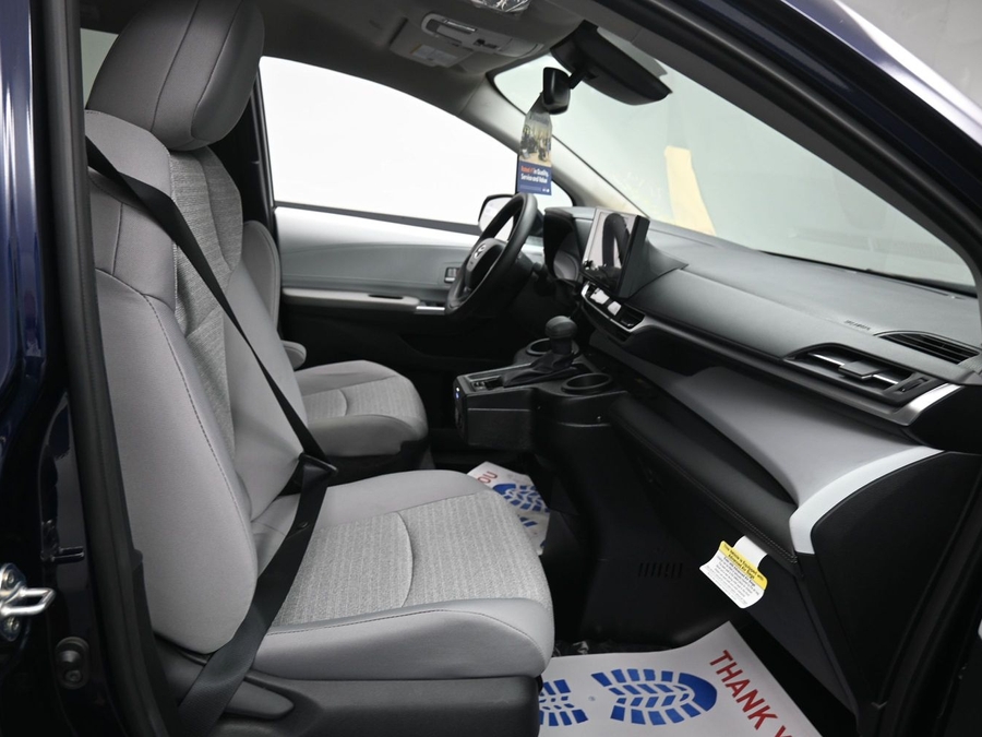 New 2026 Toyota Sienna Hybrid LE - BraunAbility Side Entry Fold Out Automatic Ramp