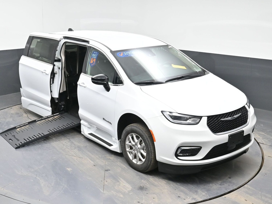Used 2024 Chrysler Pacifica Touring L - BraunAbility Side Entry Entry Fold Out Automatic Ramp