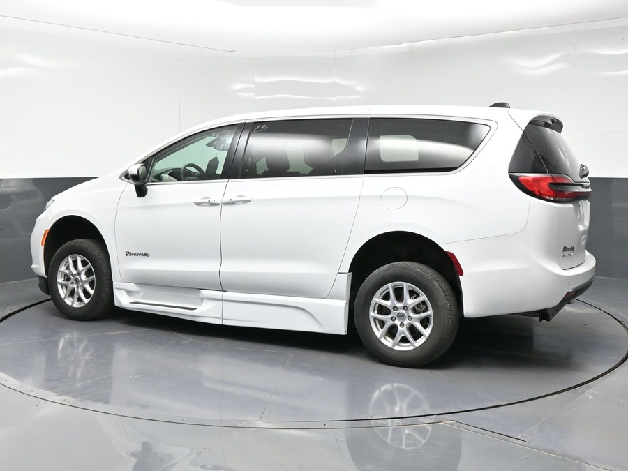 Used 2023 Chrysler Pacifica Touring L - BraunAbility Side Entry Fold Out Automatic Ramp