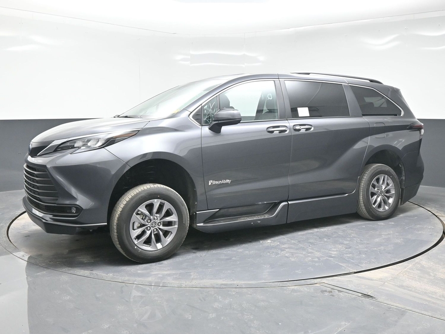 New 2025 Toyota Sienna Hybrid XLE Plus - BraunAbility Side Entry Entry Fold Out Automatic Ramp