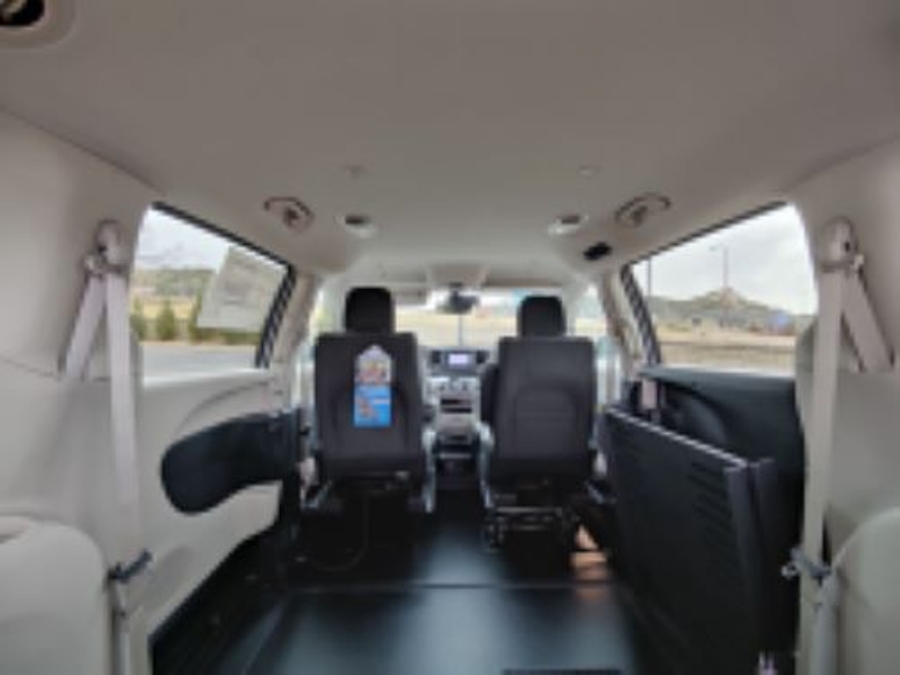 New 2025 Chrysler Voyager LX w QRT Max - BraunAbility Commercial Side Entry Entry Fold Out Manual Ramp