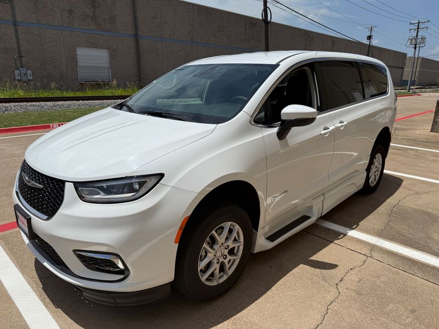 Used 2023 Chrysler Pacifica Touring L - BraunAbility Side Entry Entry In Floor Automatic Ramp