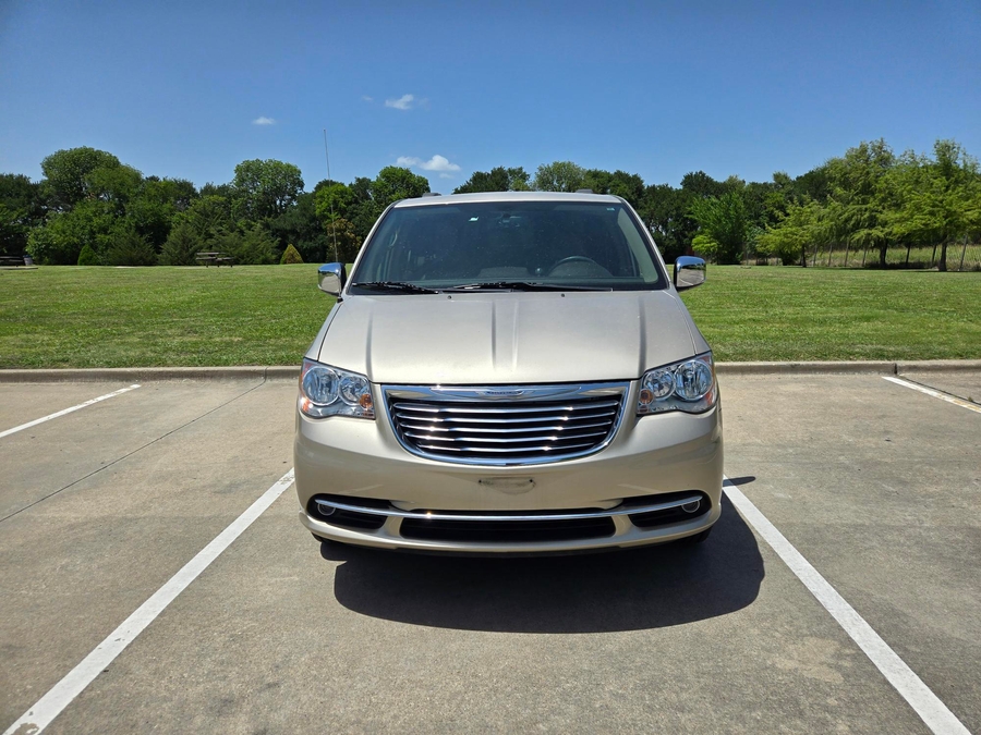 Used 2014 Chrysler Town and Country Touring-L - BraunAbility Side Entry Fold Out Automatic Ramp