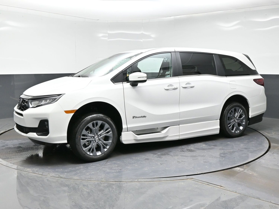 White Honda Odyssey image number 2