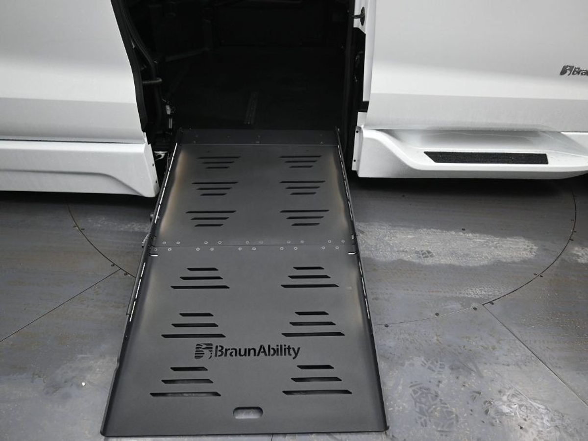 2025 TOYOTA SIENNA - Image 11