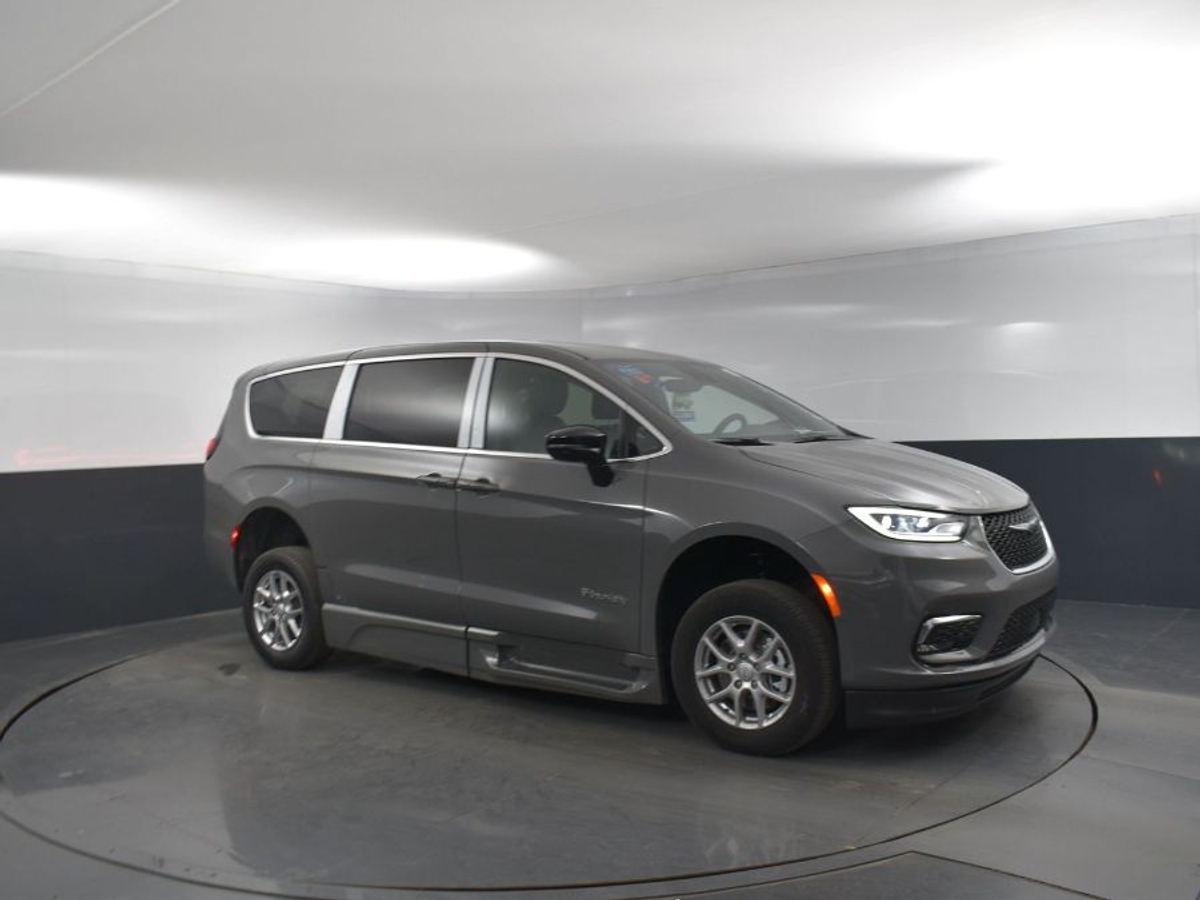 2025 CHRYSLER PACIFICA - Image 18