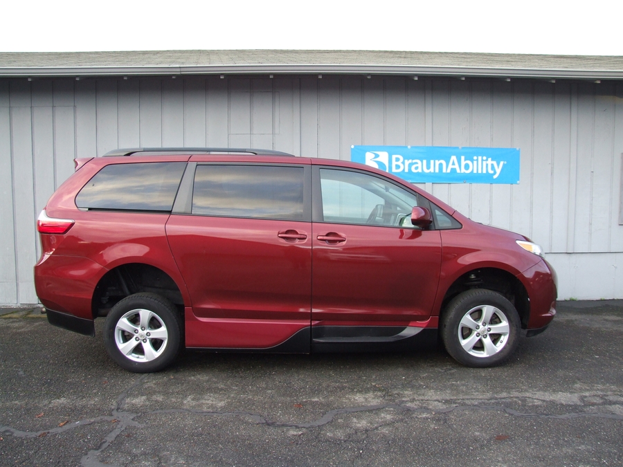 Used 2015 Toyota Sienna LE - VMI Side Entry Entry In Floor Manual Ramp