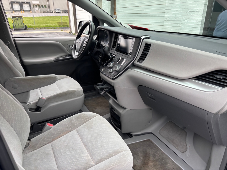Used 2018 Toyota Sienna LE - BraunAbility Side Entry Entry In Floor Automatic Ramp