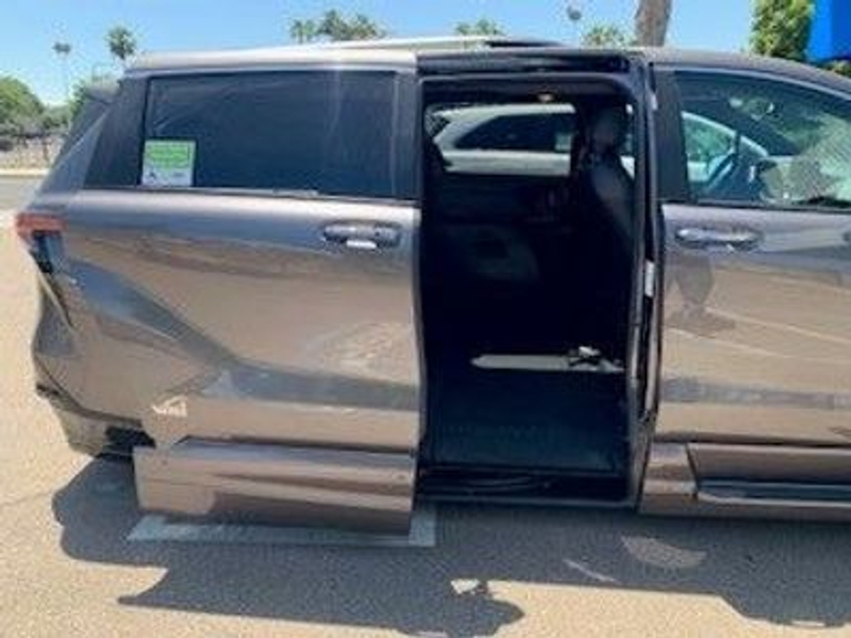 Image of Used 2022 Toyota Sienna XSE 7-Passenger